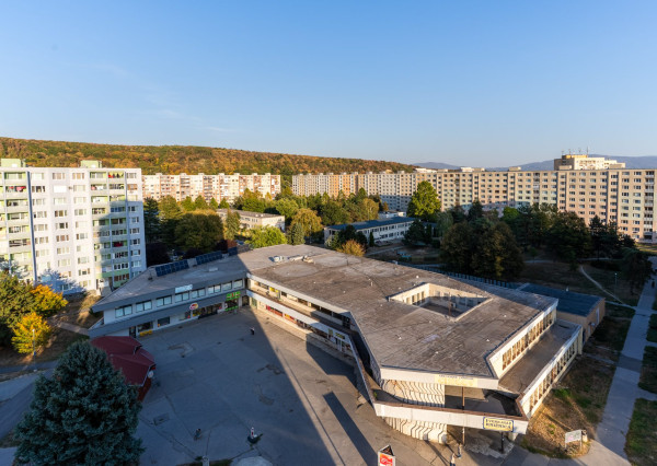 NA PREDAJ 1-izbový byt s 2 loggiami, Čingovská ul., KE – Nad jazerom