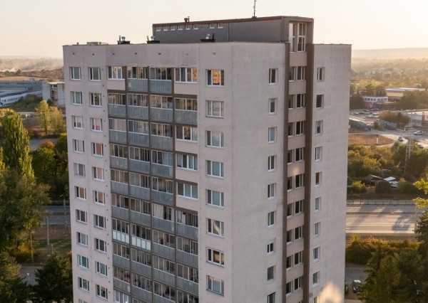 NA PREDAJ 1-izbový byt s 2 loggiami, Čingovská ul., KE – Nad jazerom