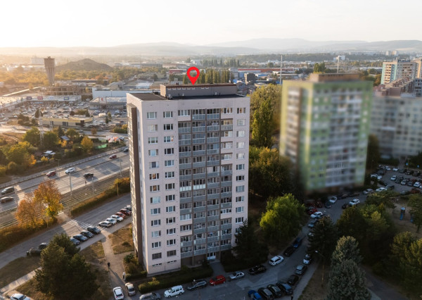 NA PREDAJ 1-izbový byt s 2 loggiami, Čingovská ul., KE – Nad jazerom