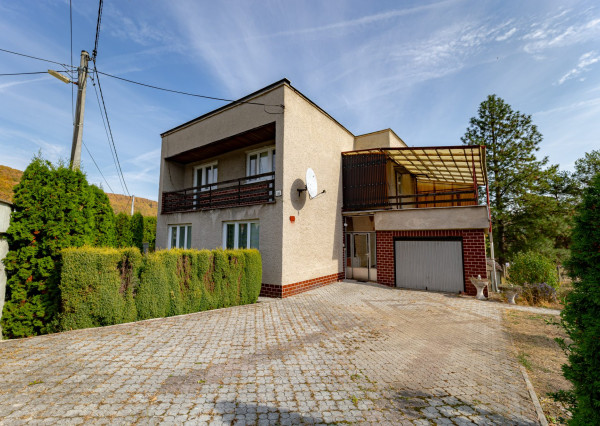 5-izbový rodinný dom s wellness domčekom, garážou, terasou a pozemkom 672 m² v obci Kysak (KE – okolie)