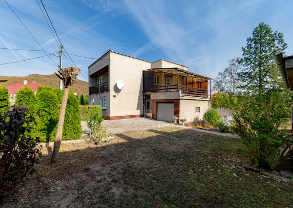 5-izbový rodinný dom s wellness domčekom, garážou, terasou a pozemkom 672 m² v obci Kysak (KE – okolie)
