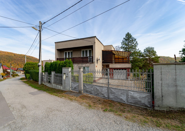 5-izbový rodinný dom s wellness domčekom, garážou, terasou a pozemkom 672 m² v obci Kysak (KE – okolie)