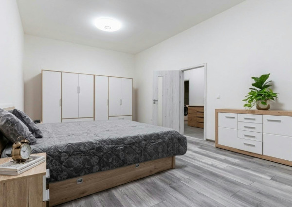 Luxusný veľkometrážny 2-izbový byt (90m2) - Mäsiarska ul.