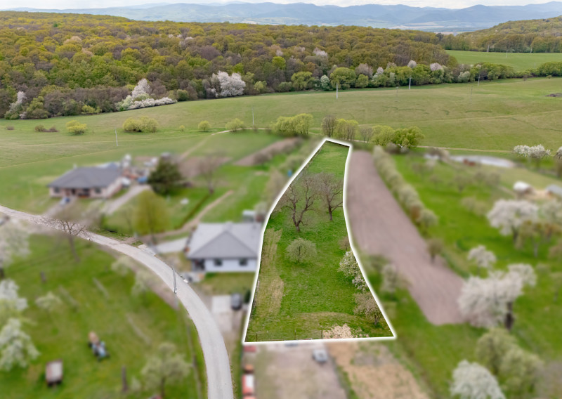 Stavebný pozemok - 2 693 m² - v obci Bunetice