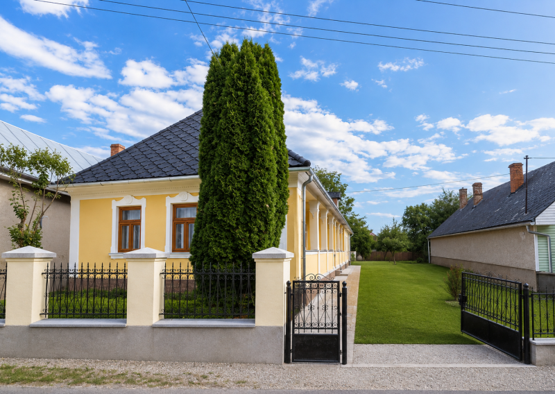 PREDAJ Pozemok 1357m²+starý gazdovský dom – Košická Polianka
