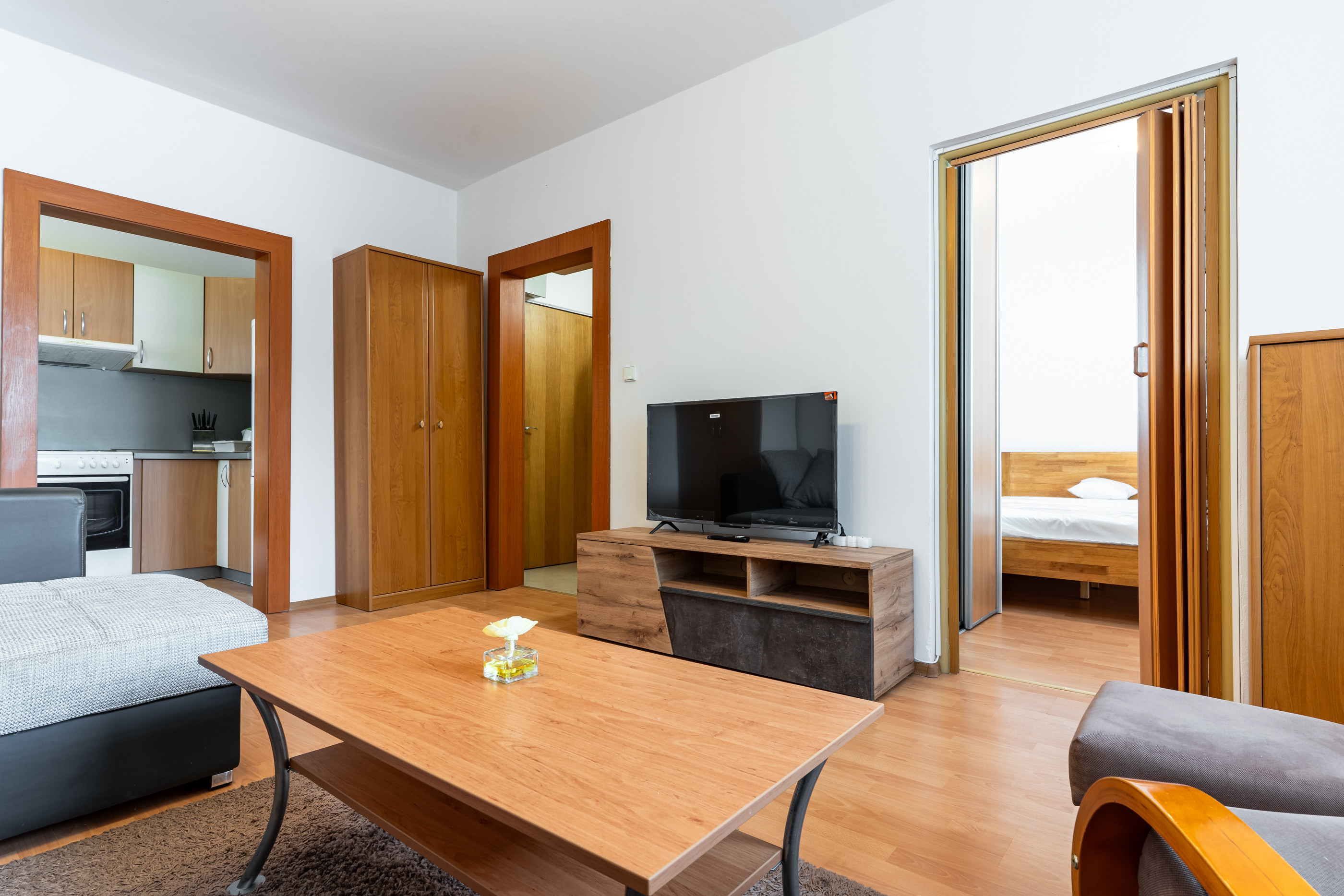 PRENAJATÉ! NA PRENÁJOM - 1,5 izb. BYT s loggiou a s parkovacím miestom