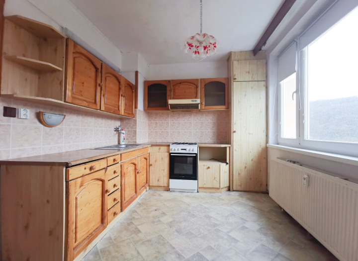 PRENAJATÉ! Prenájom nezariadený 3. izb. byt s loggiou