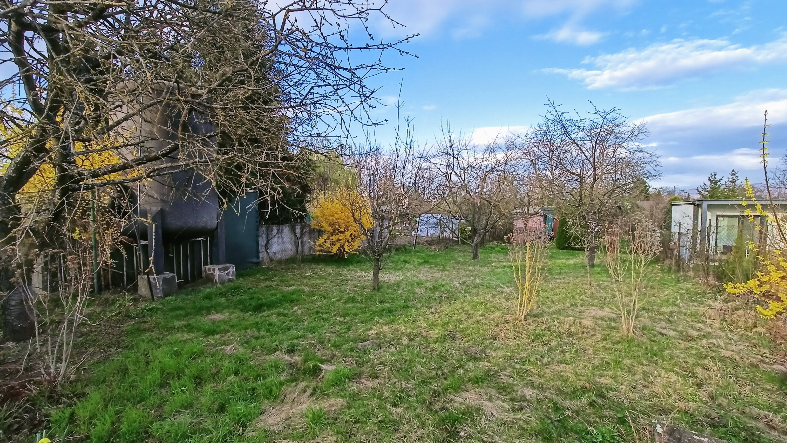 Slnečná záhrada 399 m2, Seňa - Ke okolie