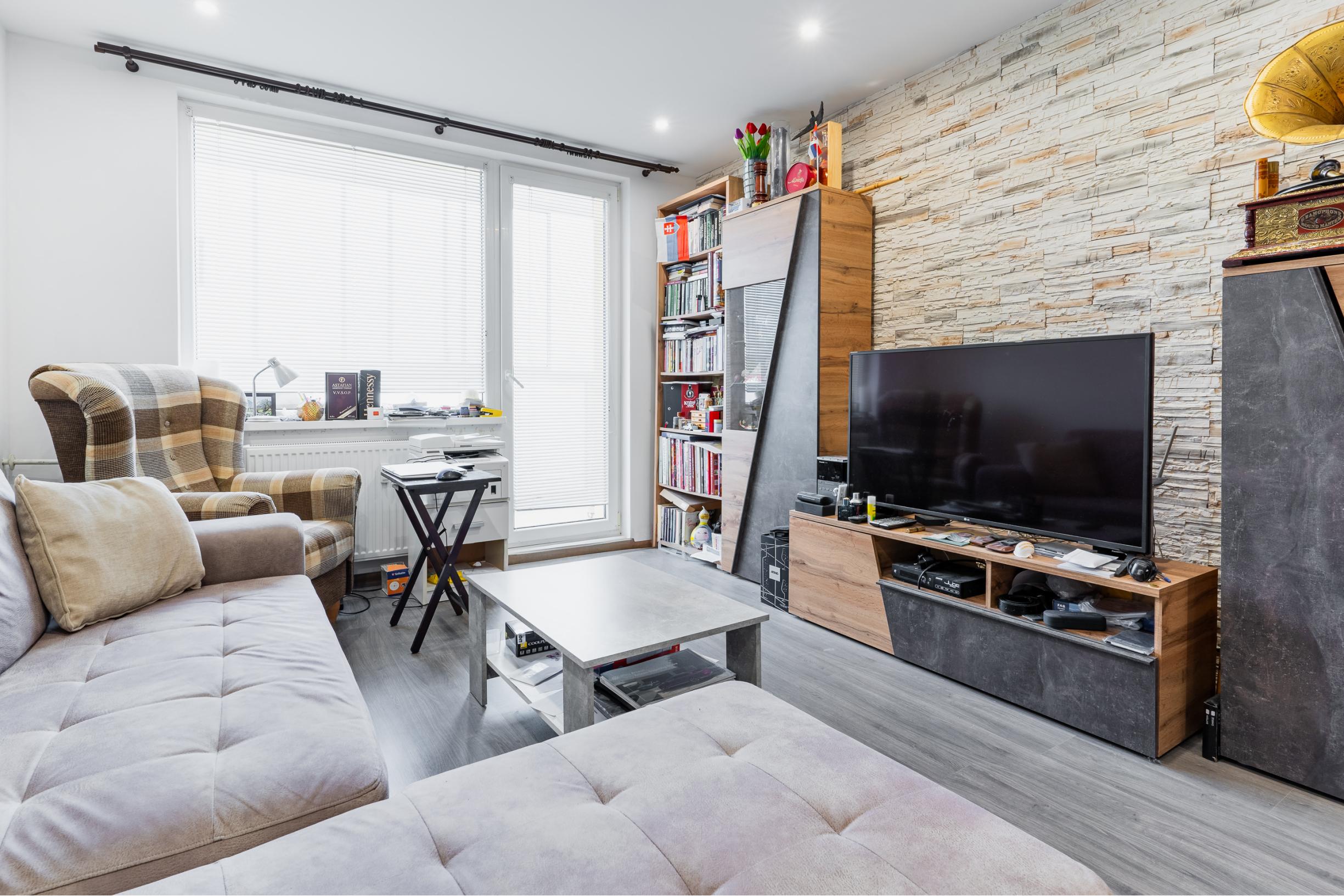 PREDANÉ! 2 izbový byt s loggiou, KE- Dargovských hrdinov