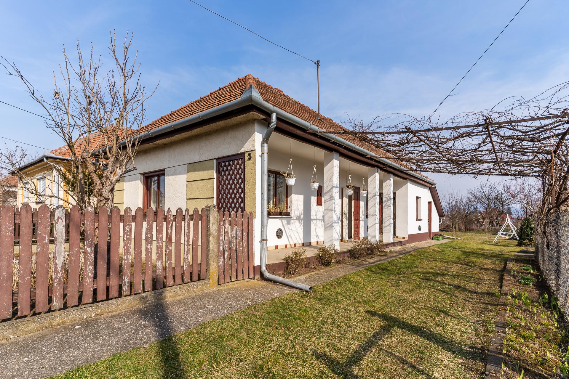 Vidiecky dom vhodný na chalupárčenie, 2170m2, Méra -Maďarsko