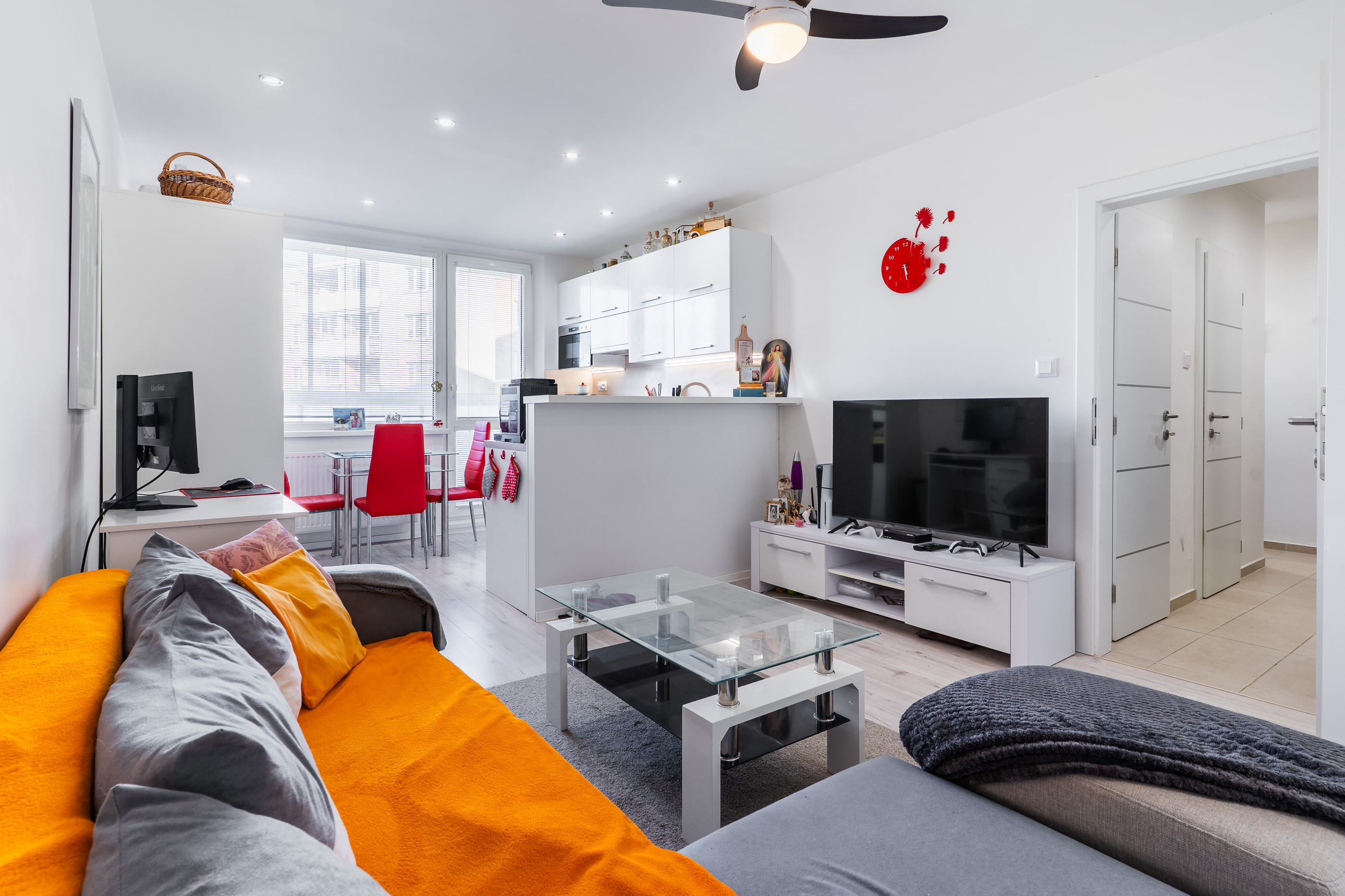 PREDANÉ! 1,5 izb. byt + 2x loggia, Bielocerkevská ul.