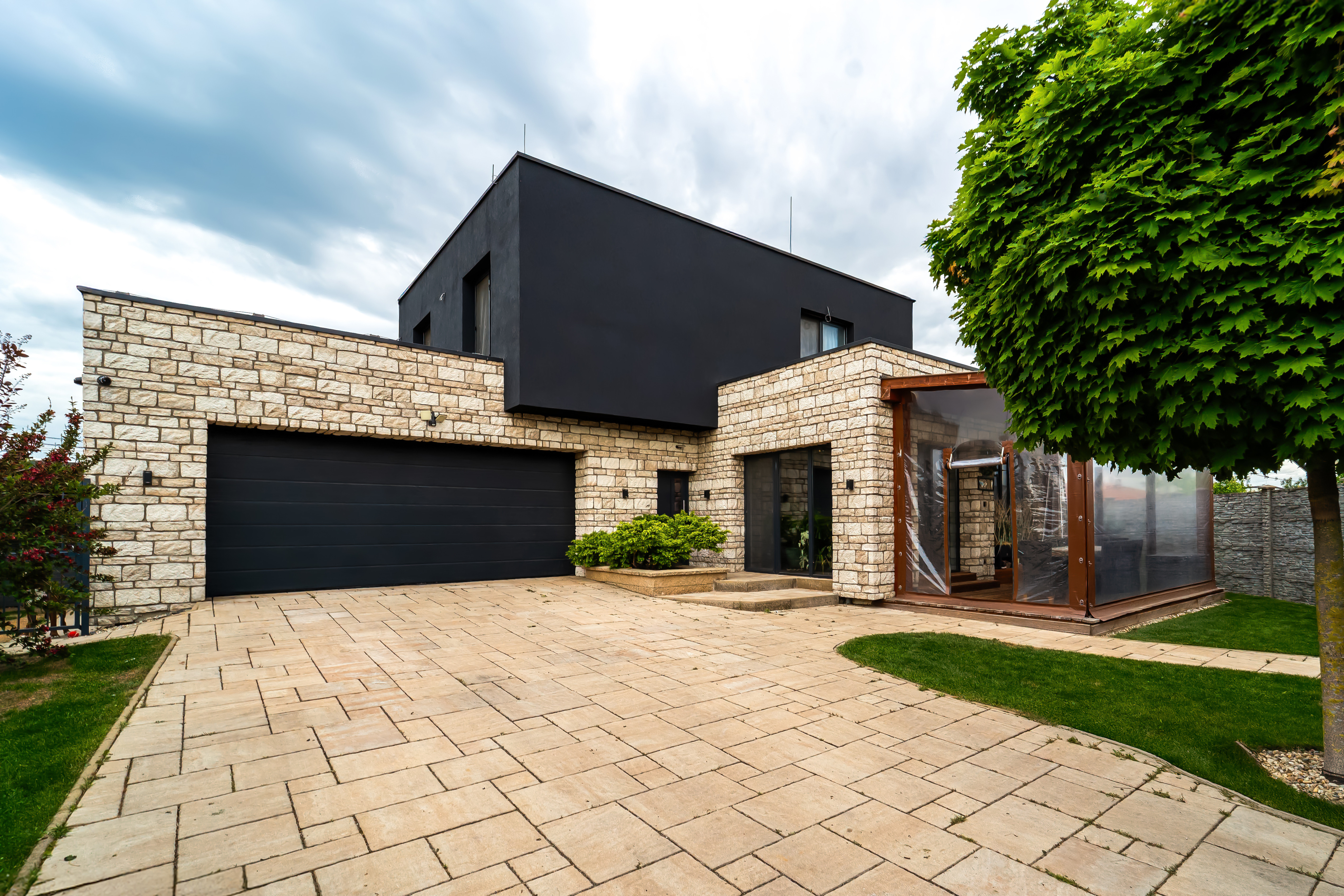 PREDANÉ! Moderný Rodinný dom s dvojgarážou v obci Čaňa