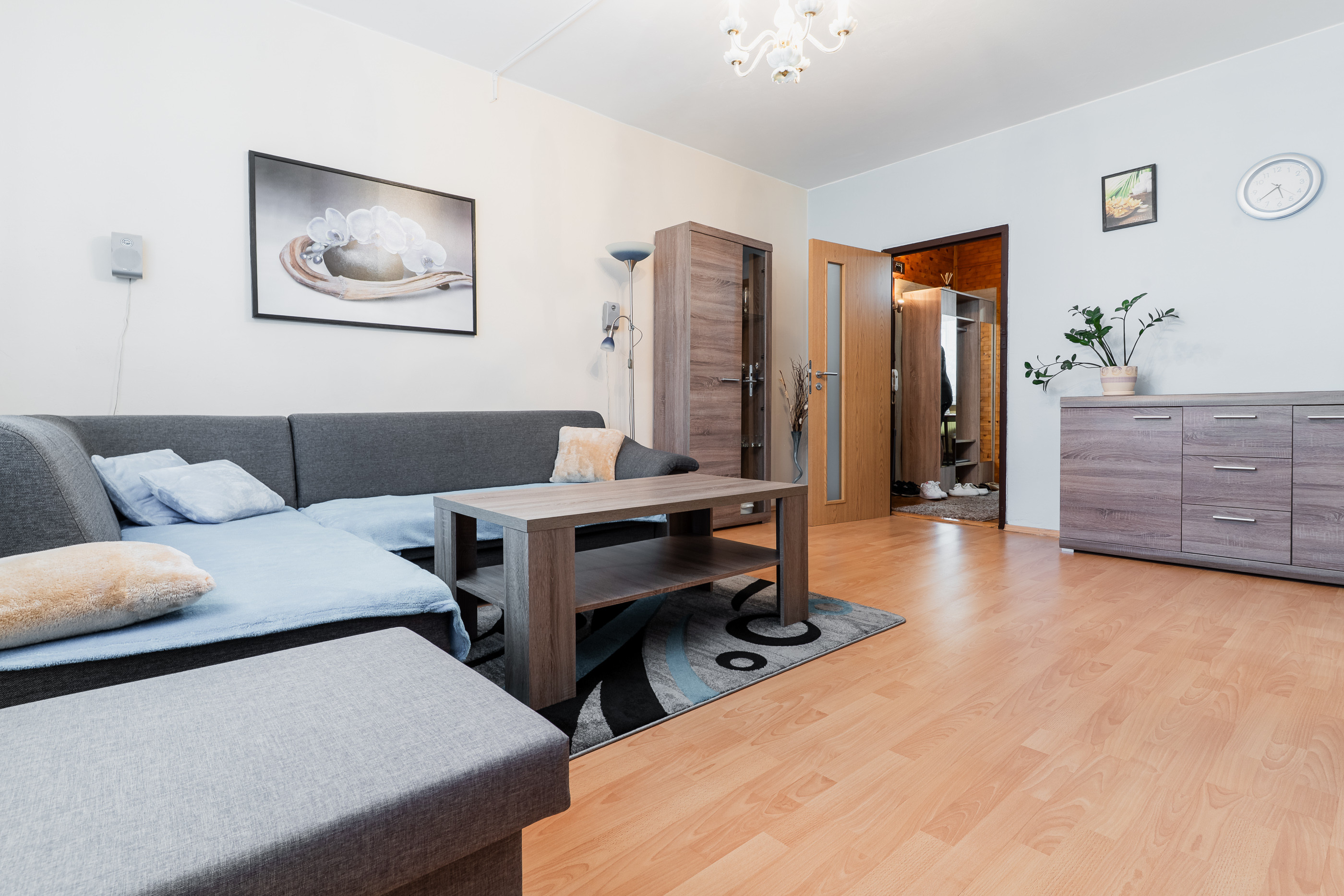 PRENAJATÉ! NA PRENÁJOM - 3 izbový BYT s loggiou a pivnicou