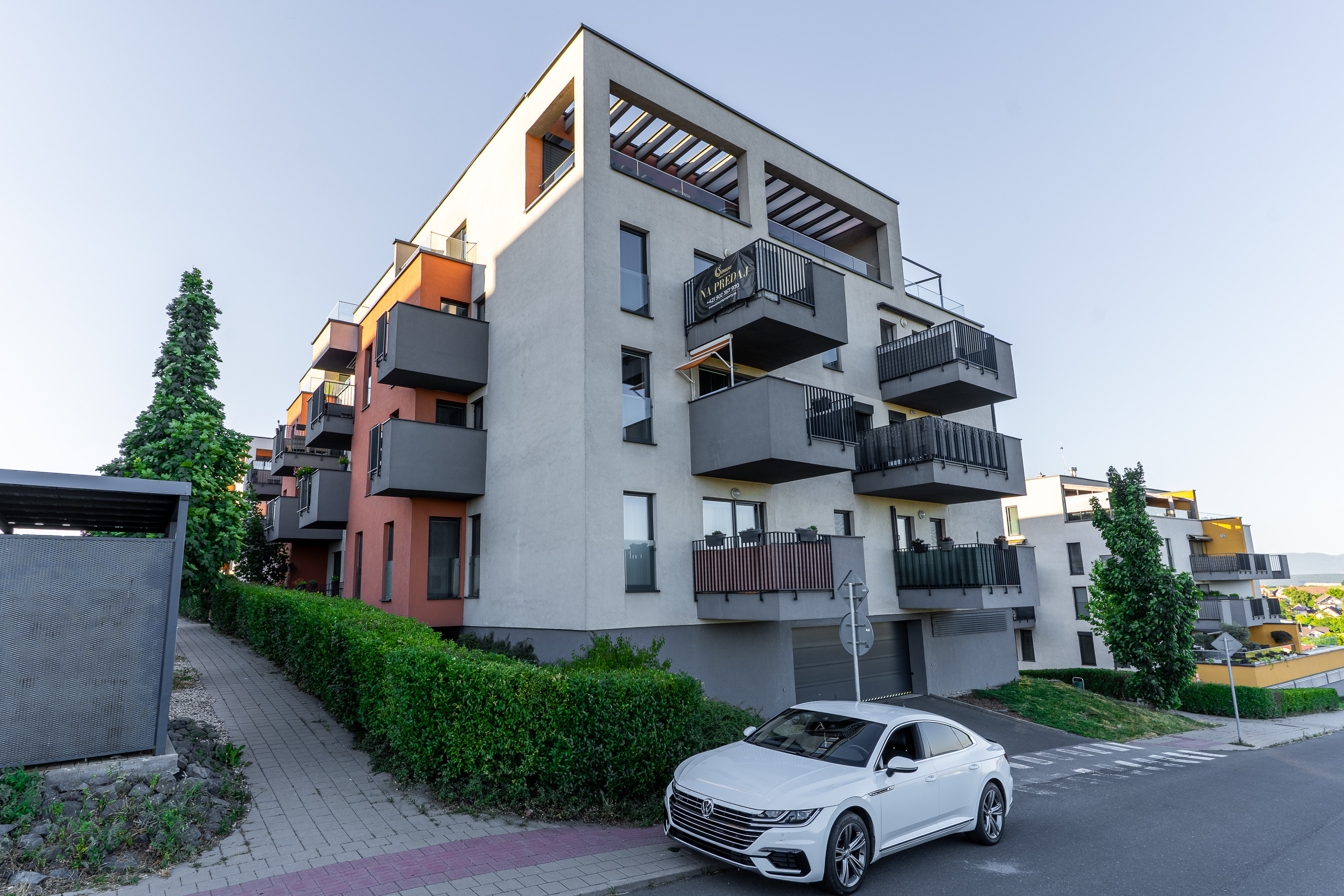 3 izb. BYT v novostavbe 2x balkón a 2x garážové park. miesto