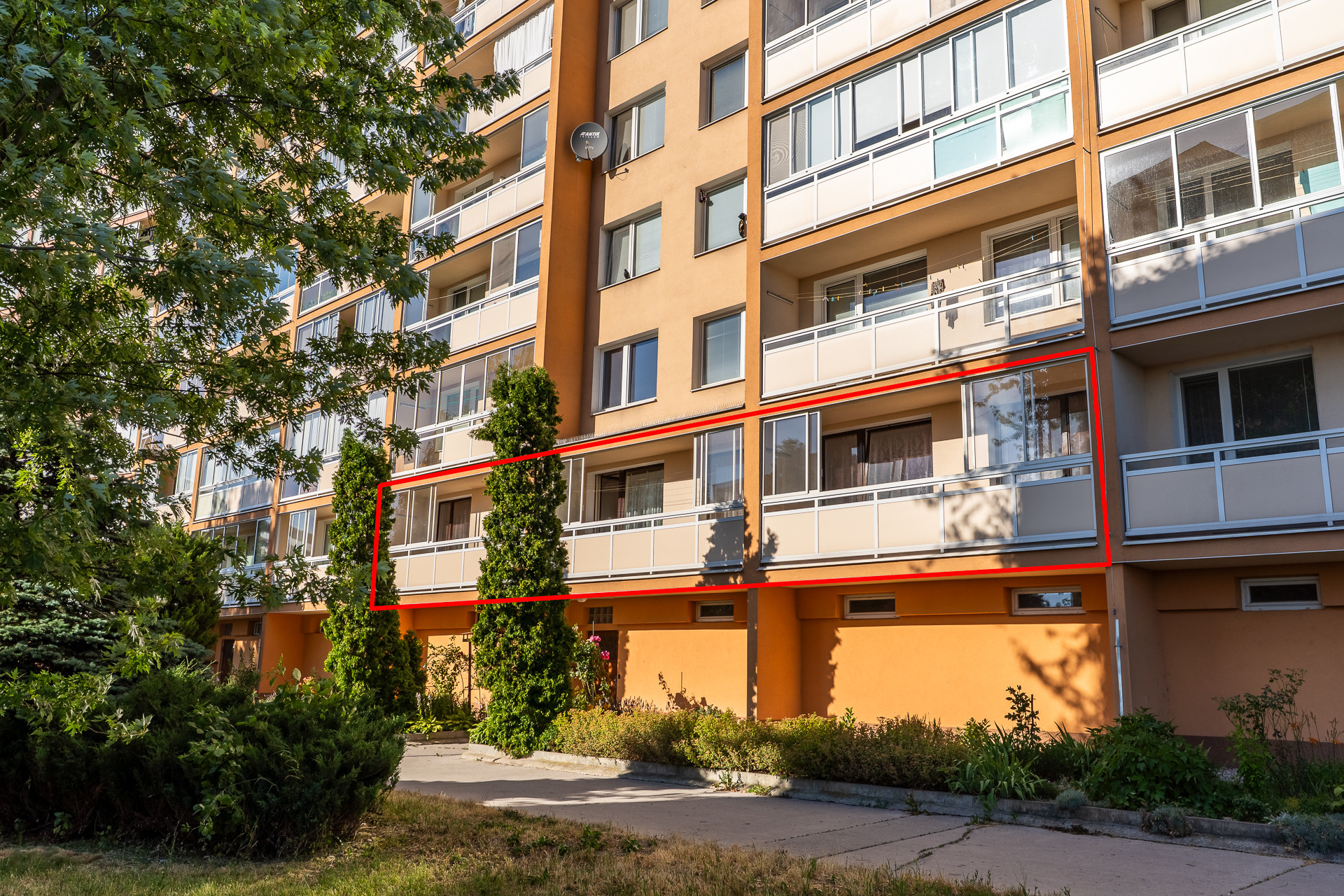 PREDANÉ! Priestranný 4-izbový byt s 3 loggiami v Košiciach