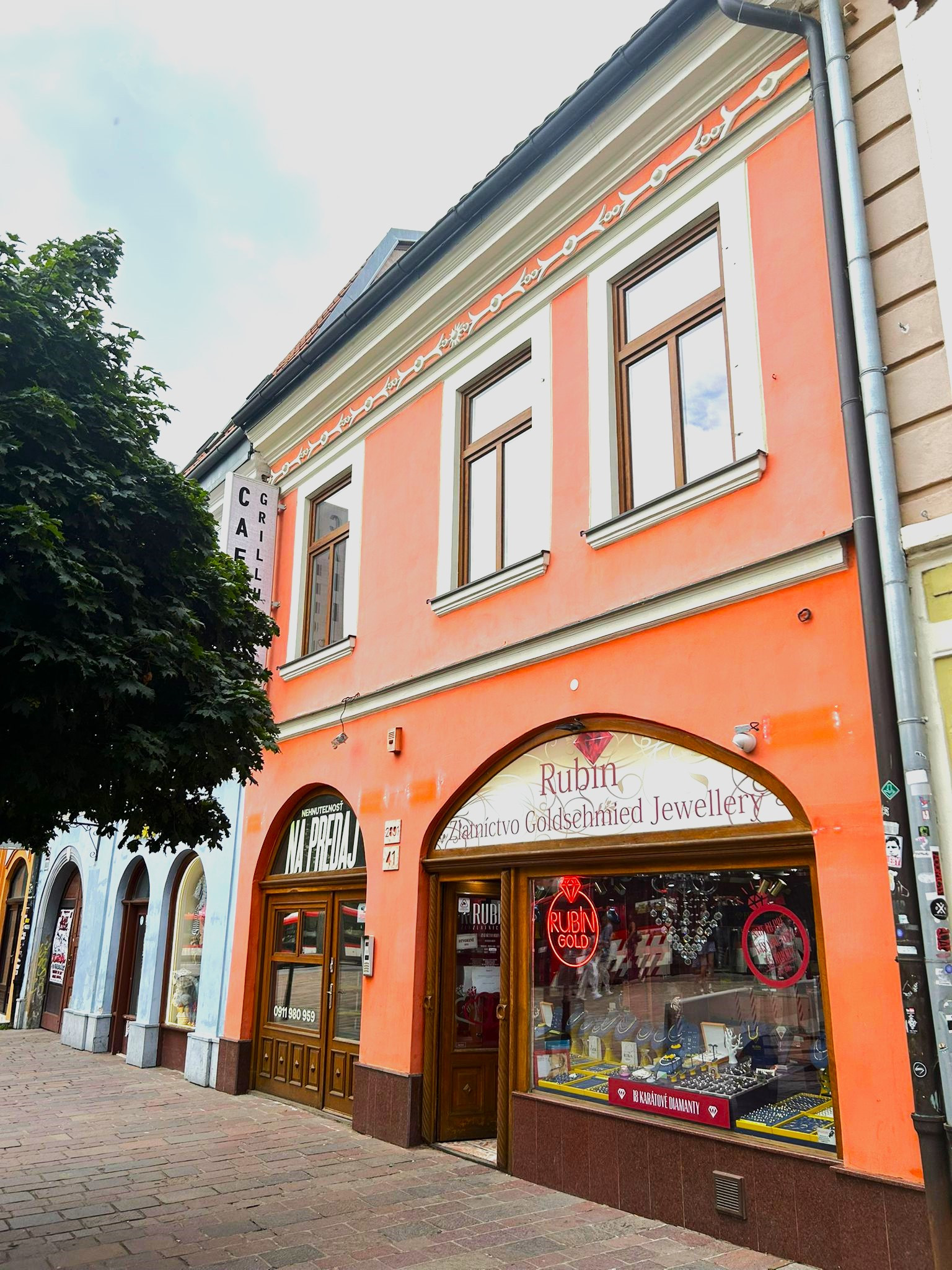 NA PREDAJ Historická polyfunkčná budova v srdci mesta Prešov