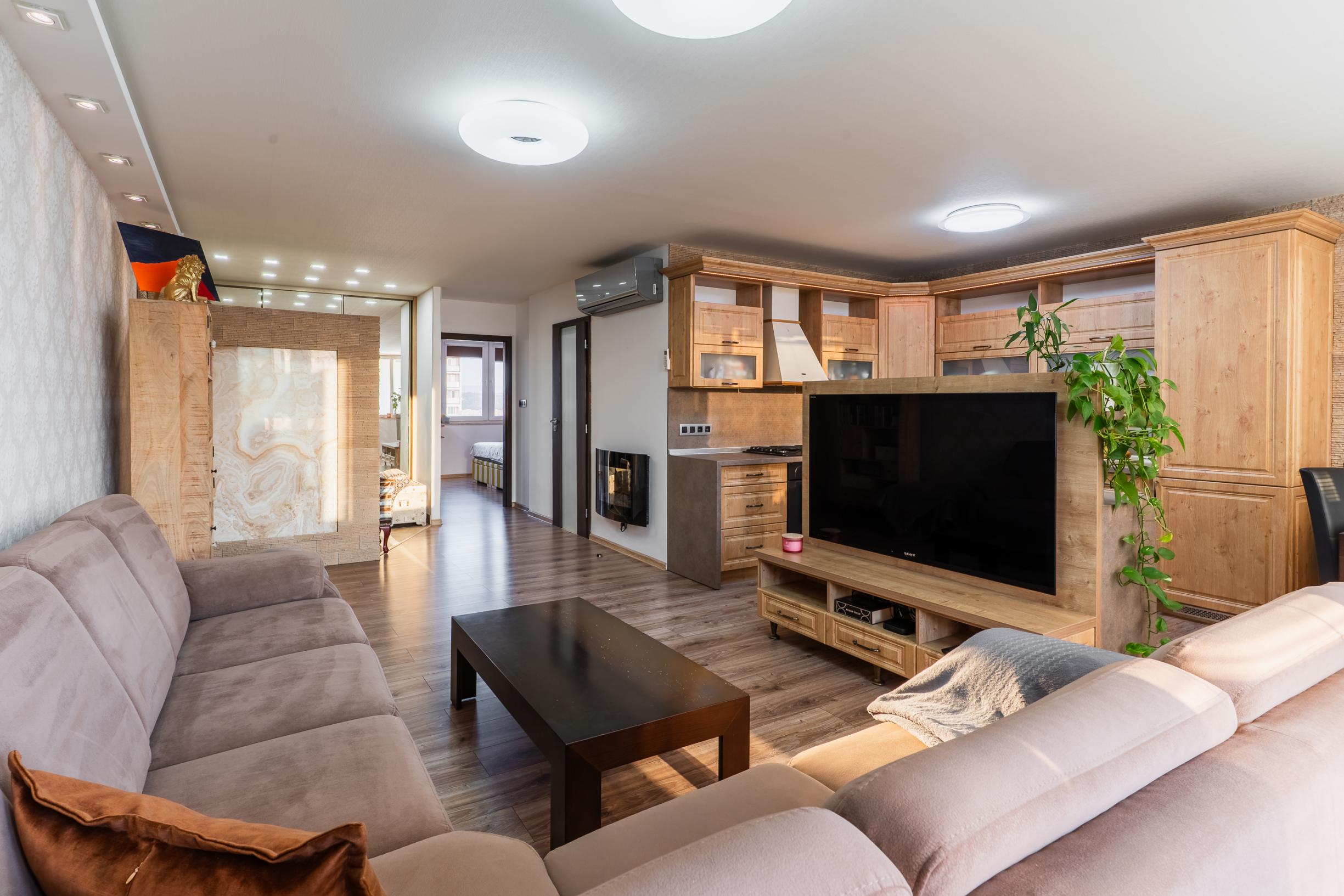 Moderný 2,5-izbový byt s loggiou a klimatizáciou – Trieda SNP, Terasa