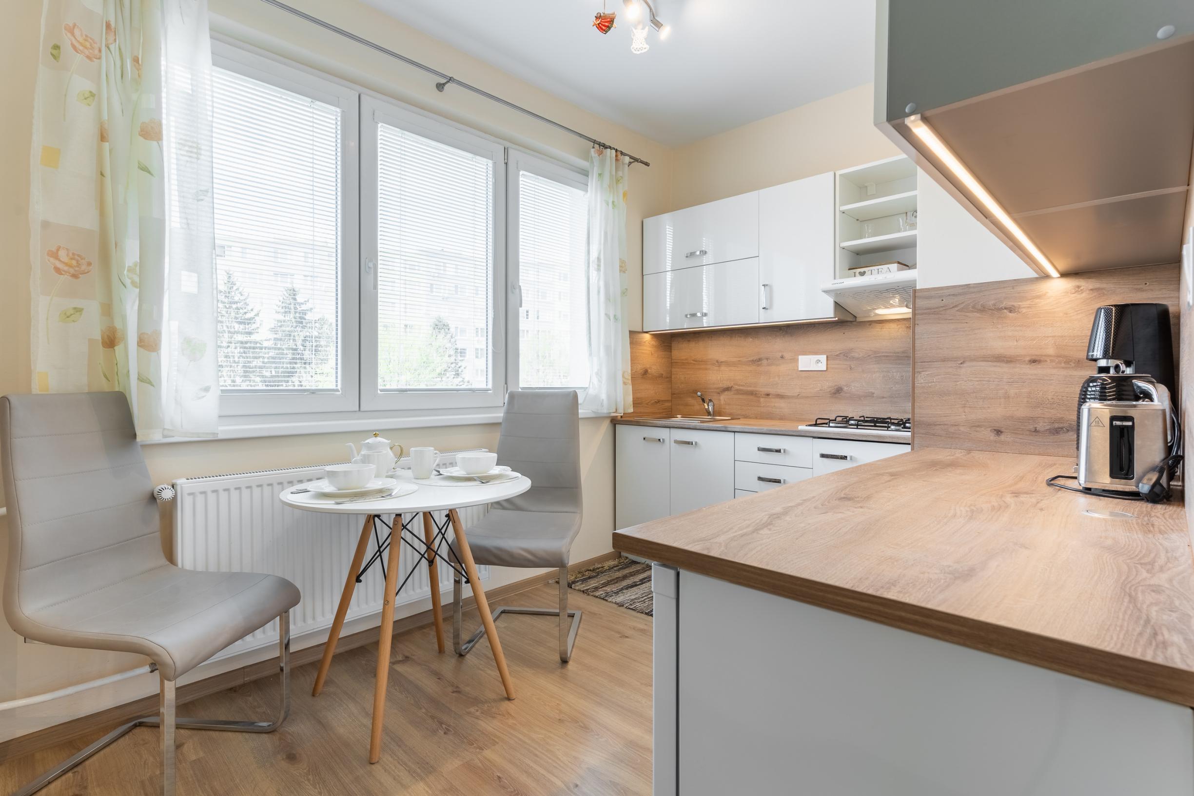 NA PREDAJ INVESTIČNÝ 1 izb. byt s loggiou, POVAŽSKÁ ul. KE - Terasa