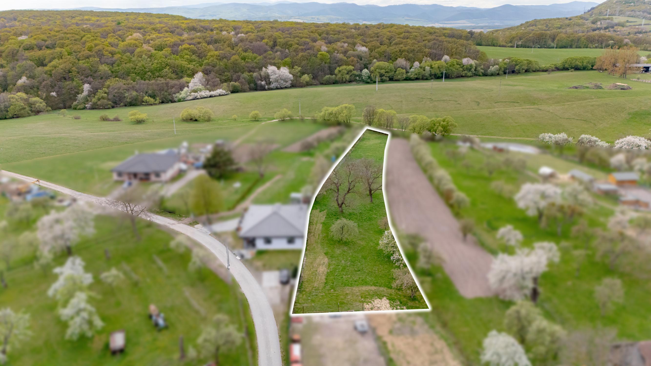 Stavebný pozemok - 2 693 m² - v obci Bunetice