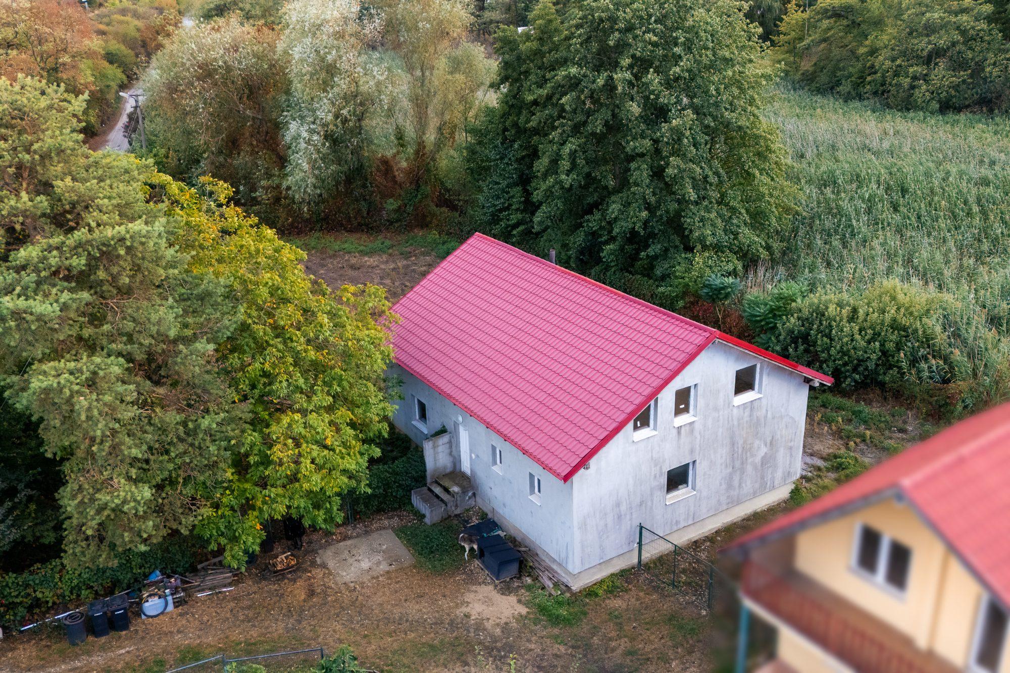 Rekreačná CHATA na celoročné bývanie pri jazere v obci Čaňa - Tajvan